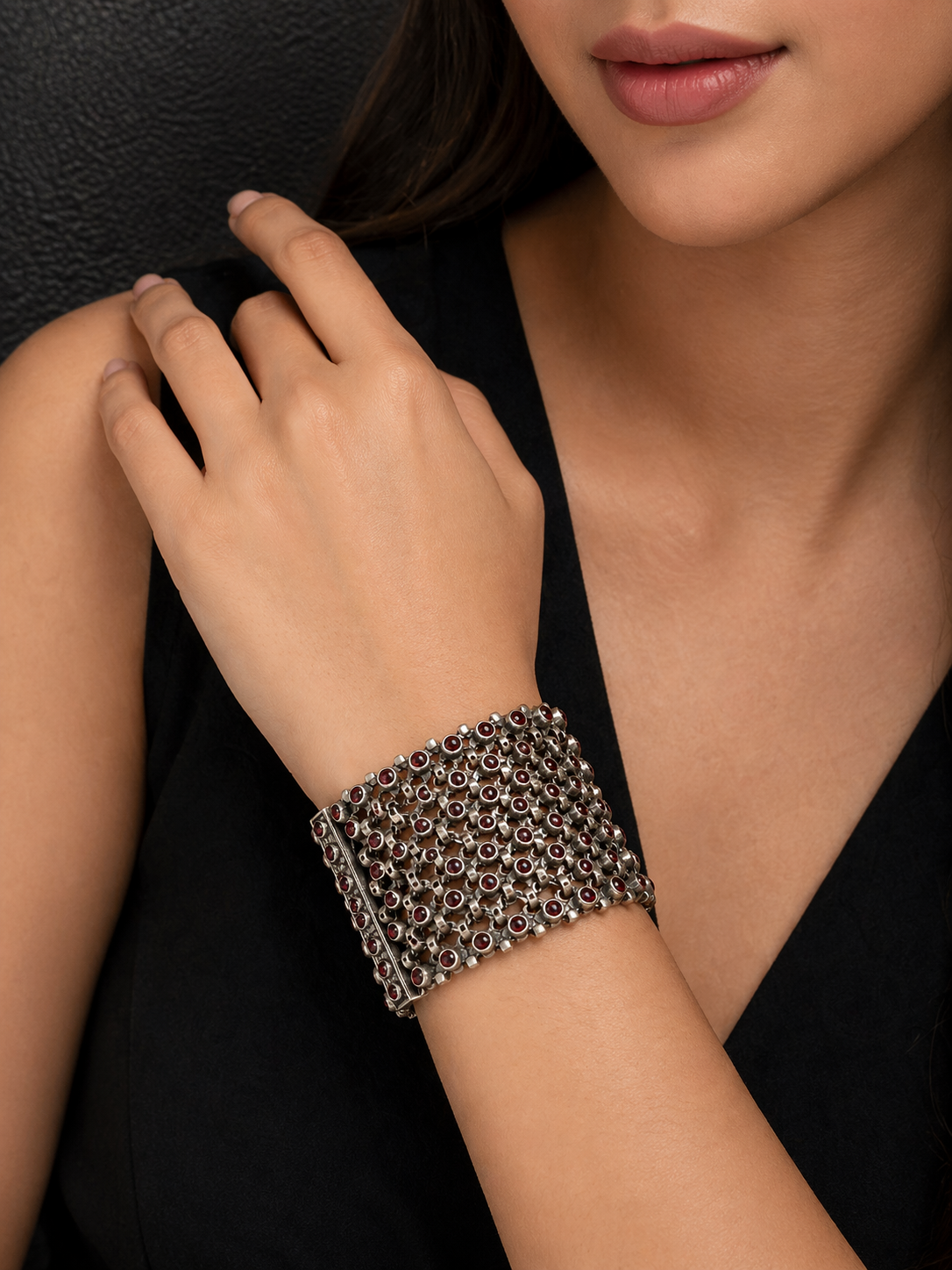 Vintage Scarlet Lattice Cuff: A Symphony in 92.5 Silver