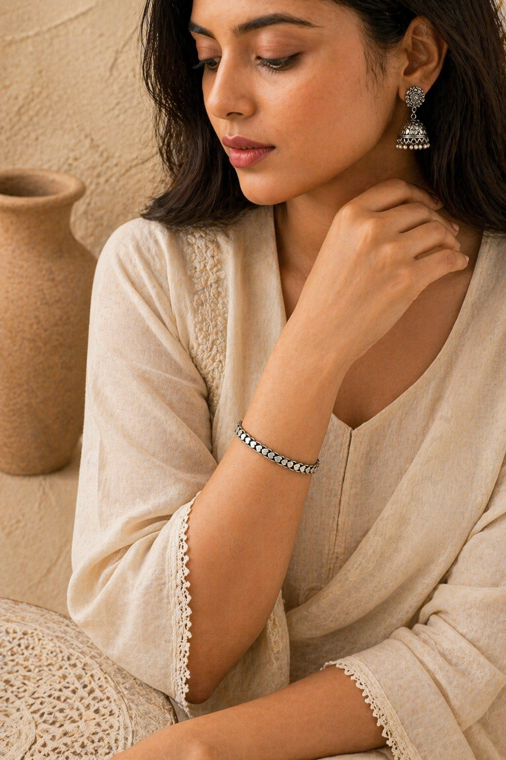 Oxidized Silver Heart-Link Bracelet – Minimal Statement Chain