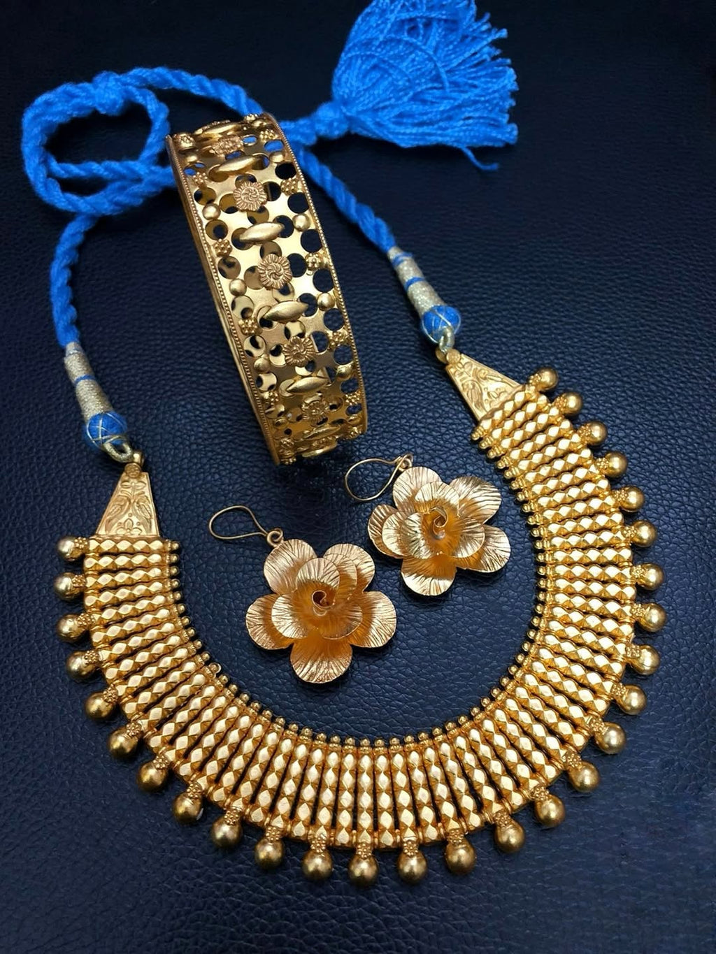 Royal Blue Dori Necklace Set with Openwork Gold Bangles & Floral Earrings