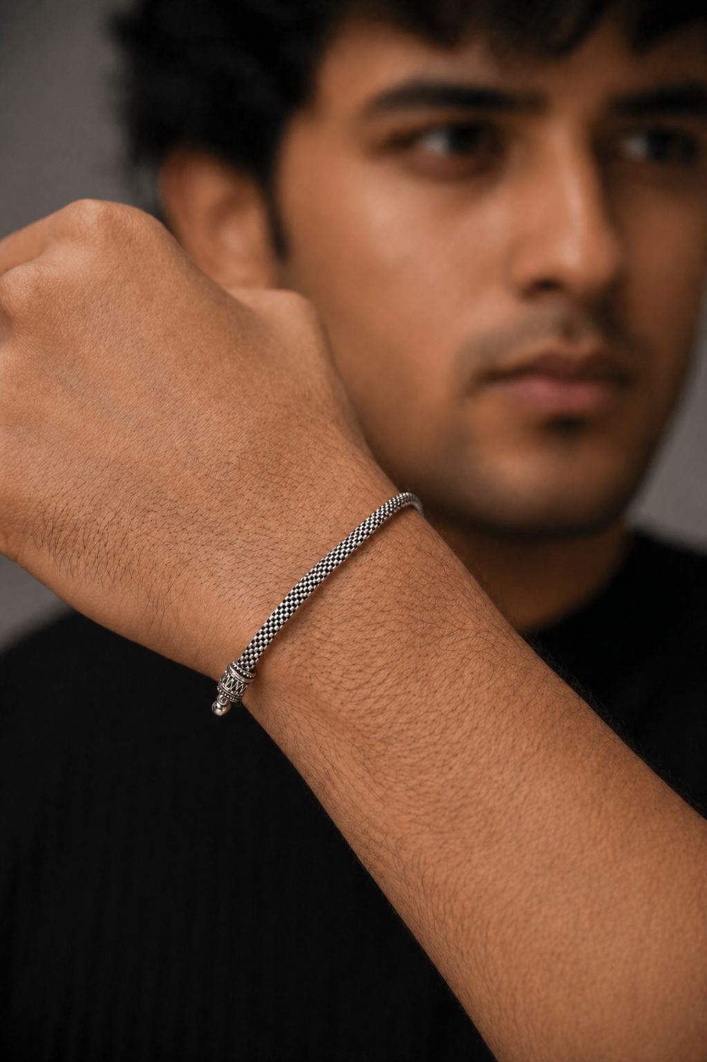 Textured Silver Chain Bracelet for Men – Slim Woven Design with Vintage Clasp