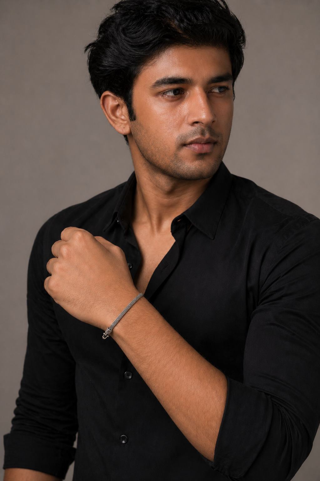 Textured Silver Chain Bracelet for Men – Slim Woven Design with Vintage Clasp