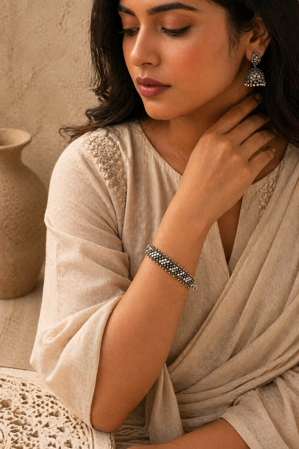 Antique Textured Silver Bracelet – Intricate Beaded Pattern Design