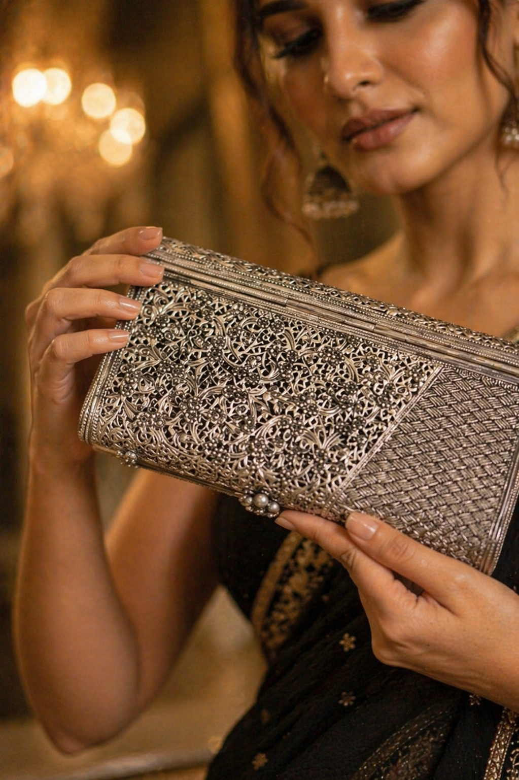 AURELIA SILVER CLUTCH